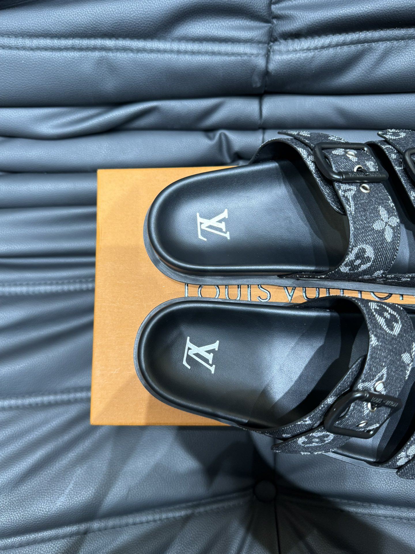 Louis Vuitton Slippers